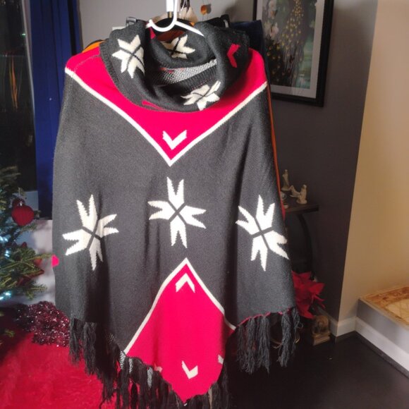 Selfie Couture Southwestern Knit Fringe Poncho M/L - Picture 1 of 4